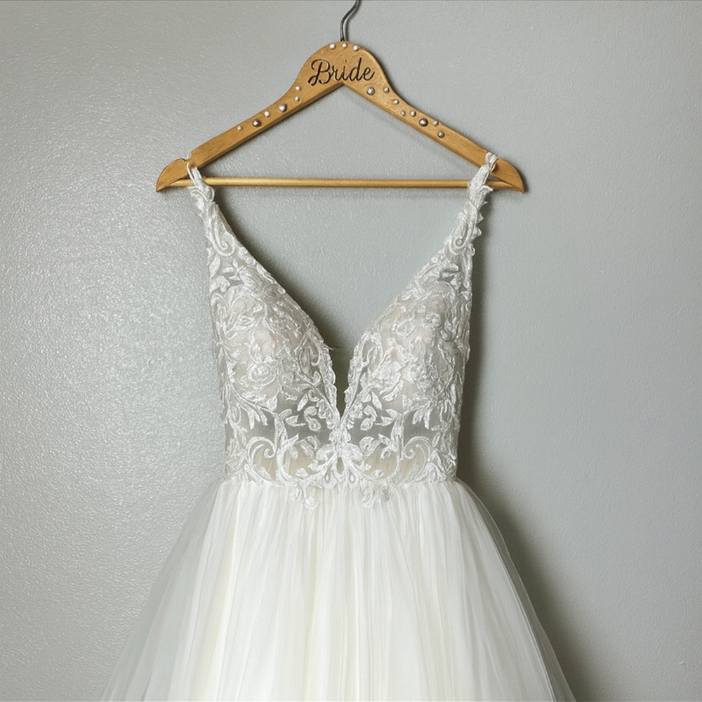 Elegant Lace Bridal Gown